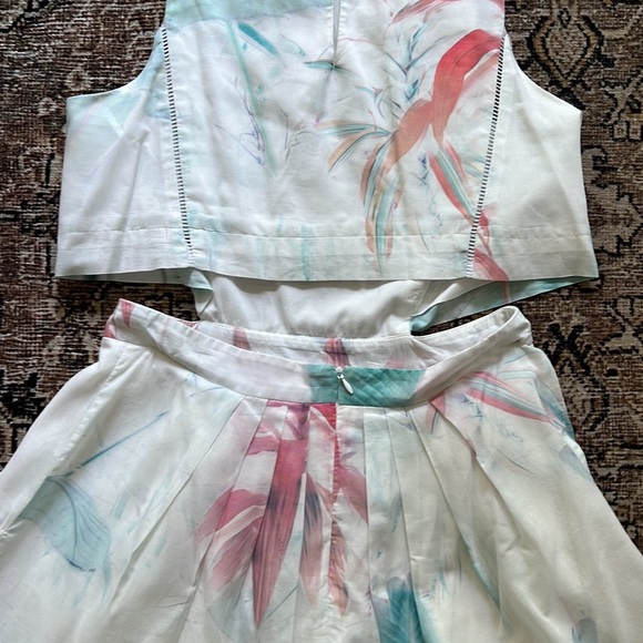 Morgan Carper Sun dress with florals size 8 runs small! - Picture 8 of 9